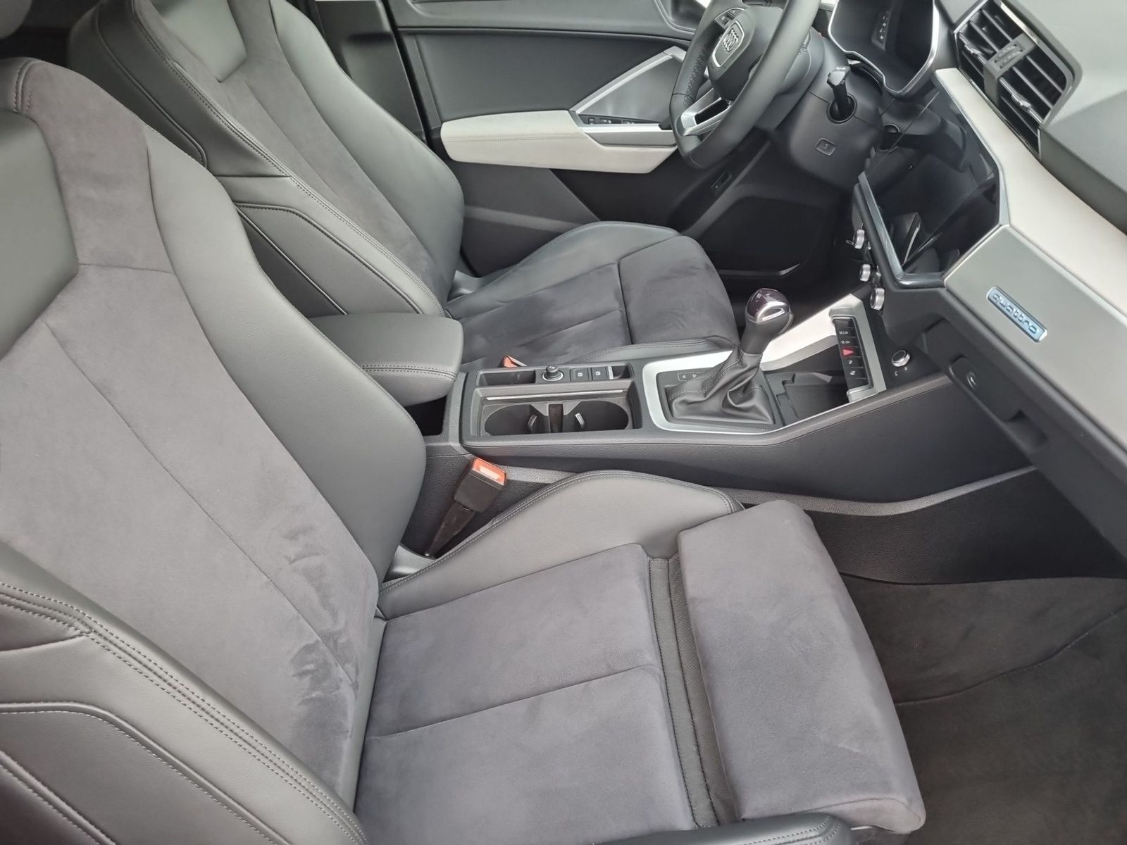 Audi Q3 advanced - Samsaru's Car Outlet