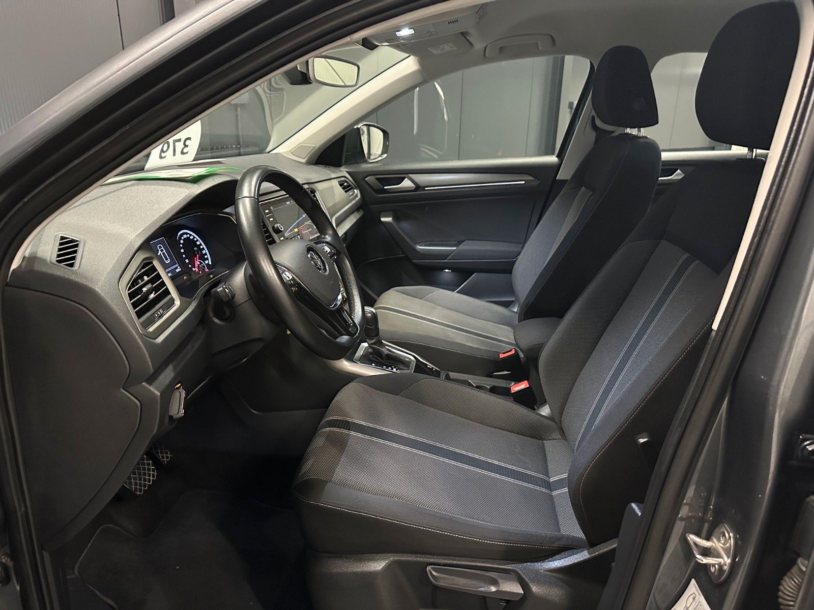 Volkswagen T-Roc 2.0 TDI DSG Style - Samsaru's Car Outlet