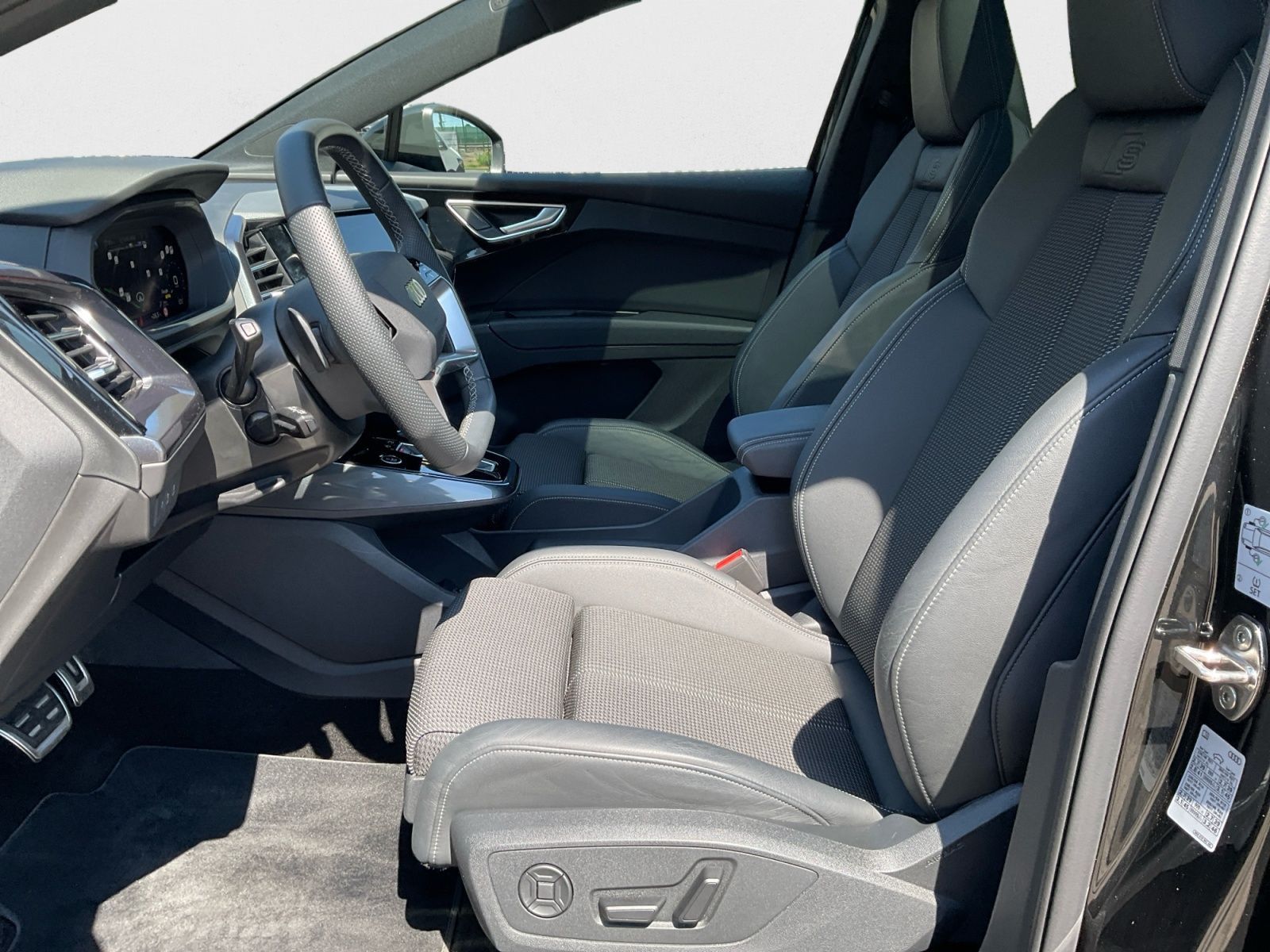Audi Q4 e-tron 45 quattro S-line Pano AHK Matrix HUD