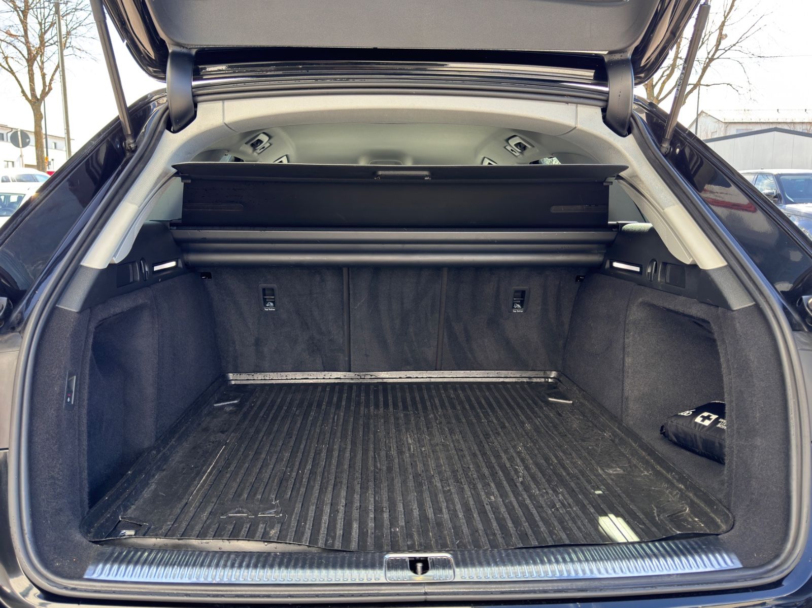 Audi A4 Av.40 TDI S line S-tr. - Samsaru's Car Outlet
