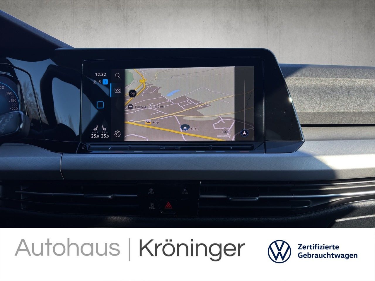Volkswagen Golf VIII 1.5 TSI Life - Samsaru's Car Outlet