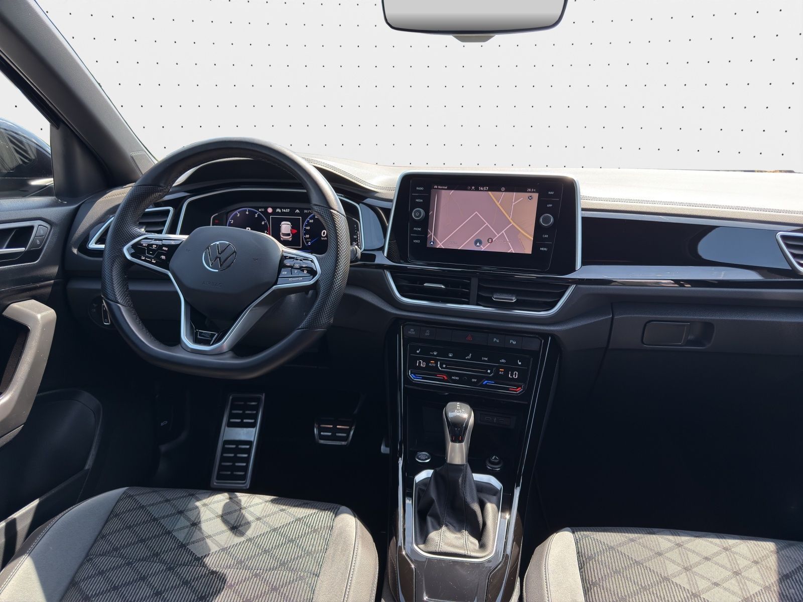 Volkswagen T-Roc 1.5 TSI DSG R-LINE - Samsaru's Car Outlet