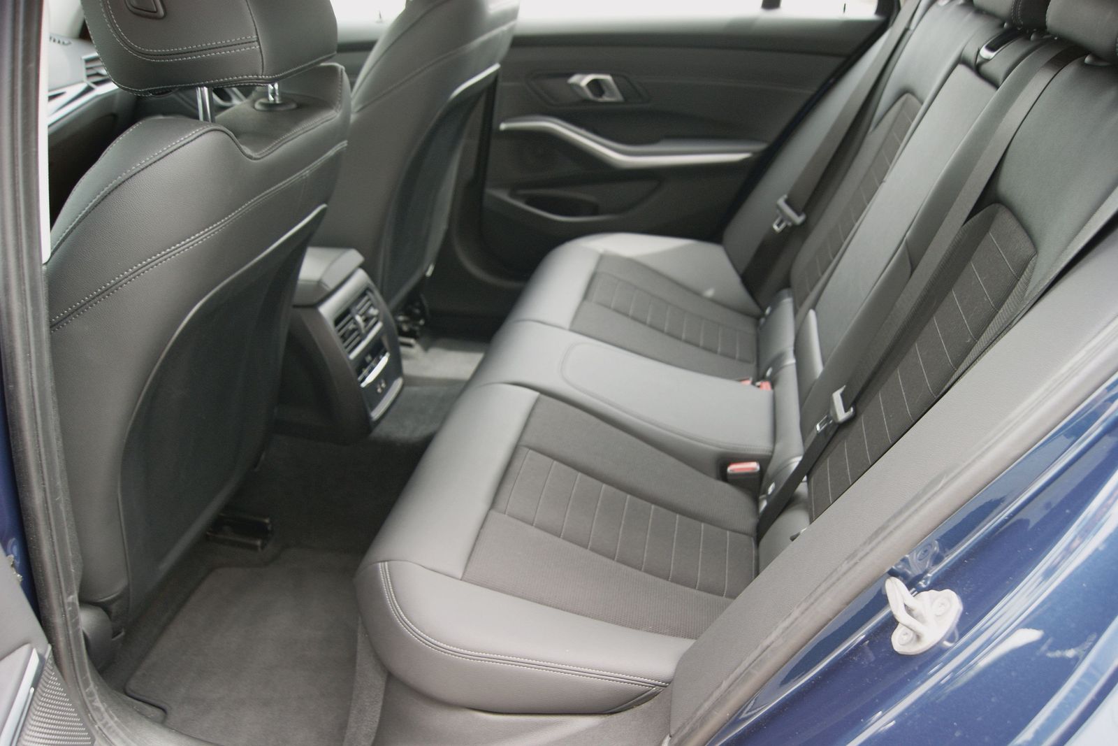 BMW 320i TOUR SPORT - Samsaru's Car Outlet