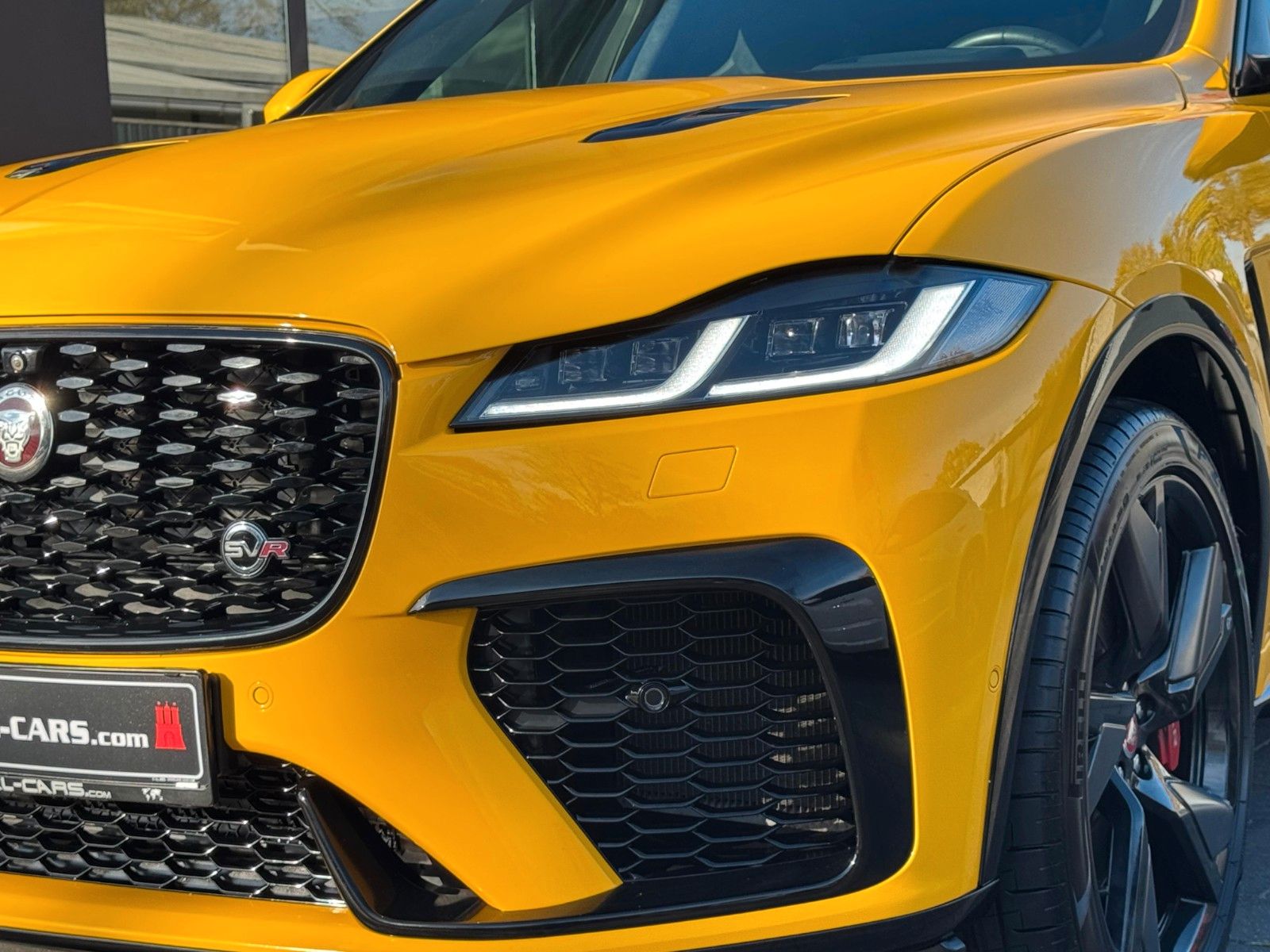 Jaguar F-PACE P550 SVR AWD*PANO*HUD*22"ALU*ACC*