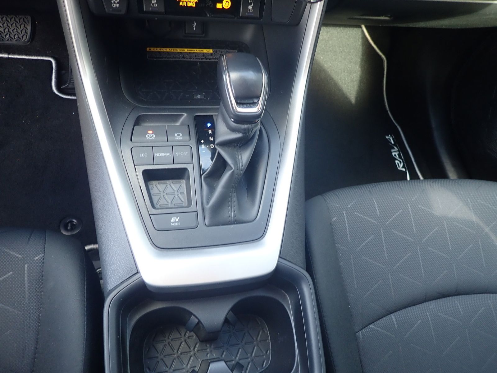 Toyota RAV 4 Hybrid 4x2 Team - Samsaru's Car Outlet