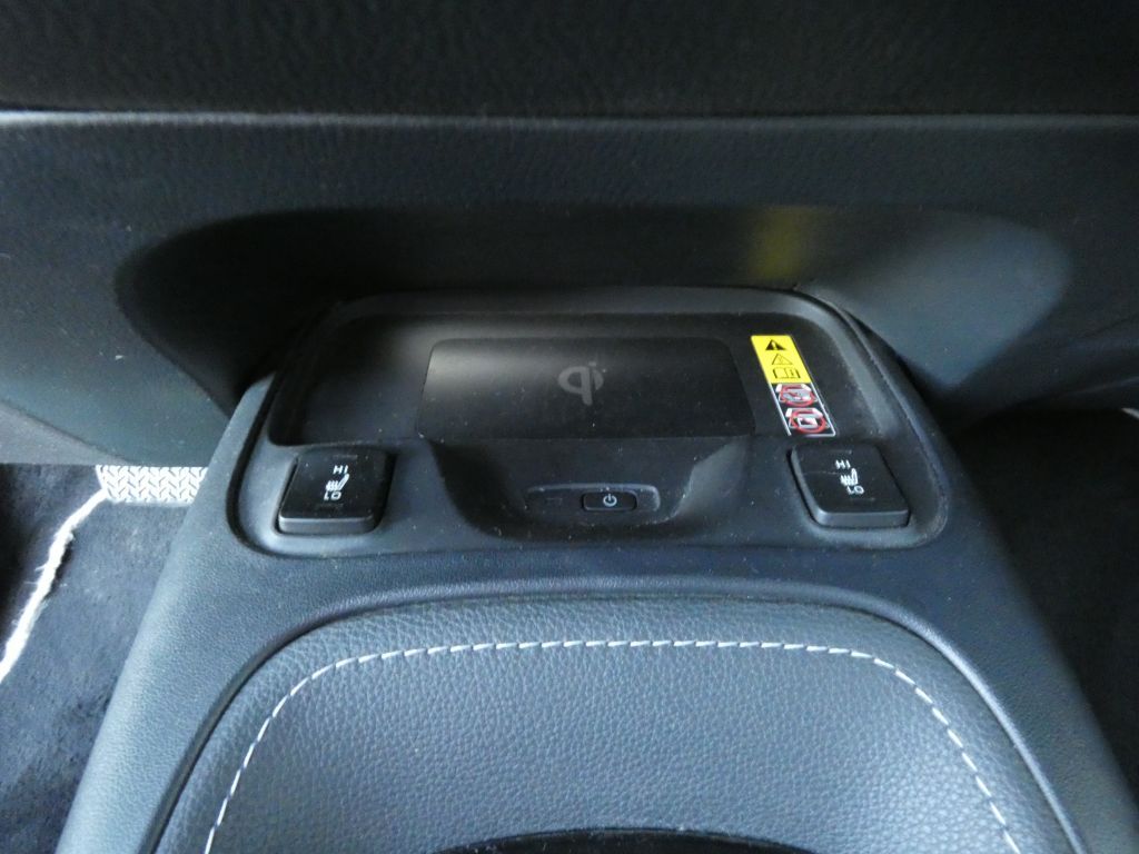Toyota Corolla 1,8Hybrid Team D*Navi+LED+SHZ+PDZ+Allwet