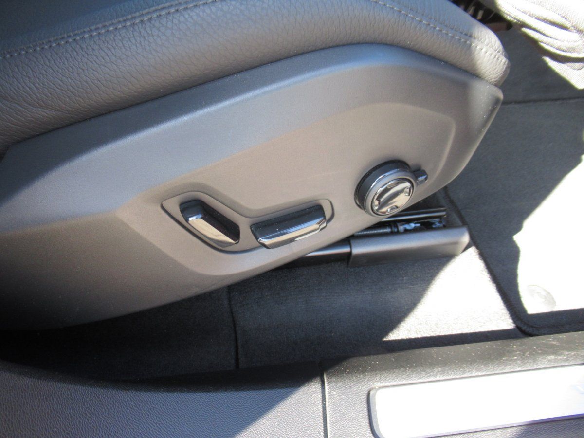 Volvo XC60 B5 AWD Benzin Plus Dark Automatik