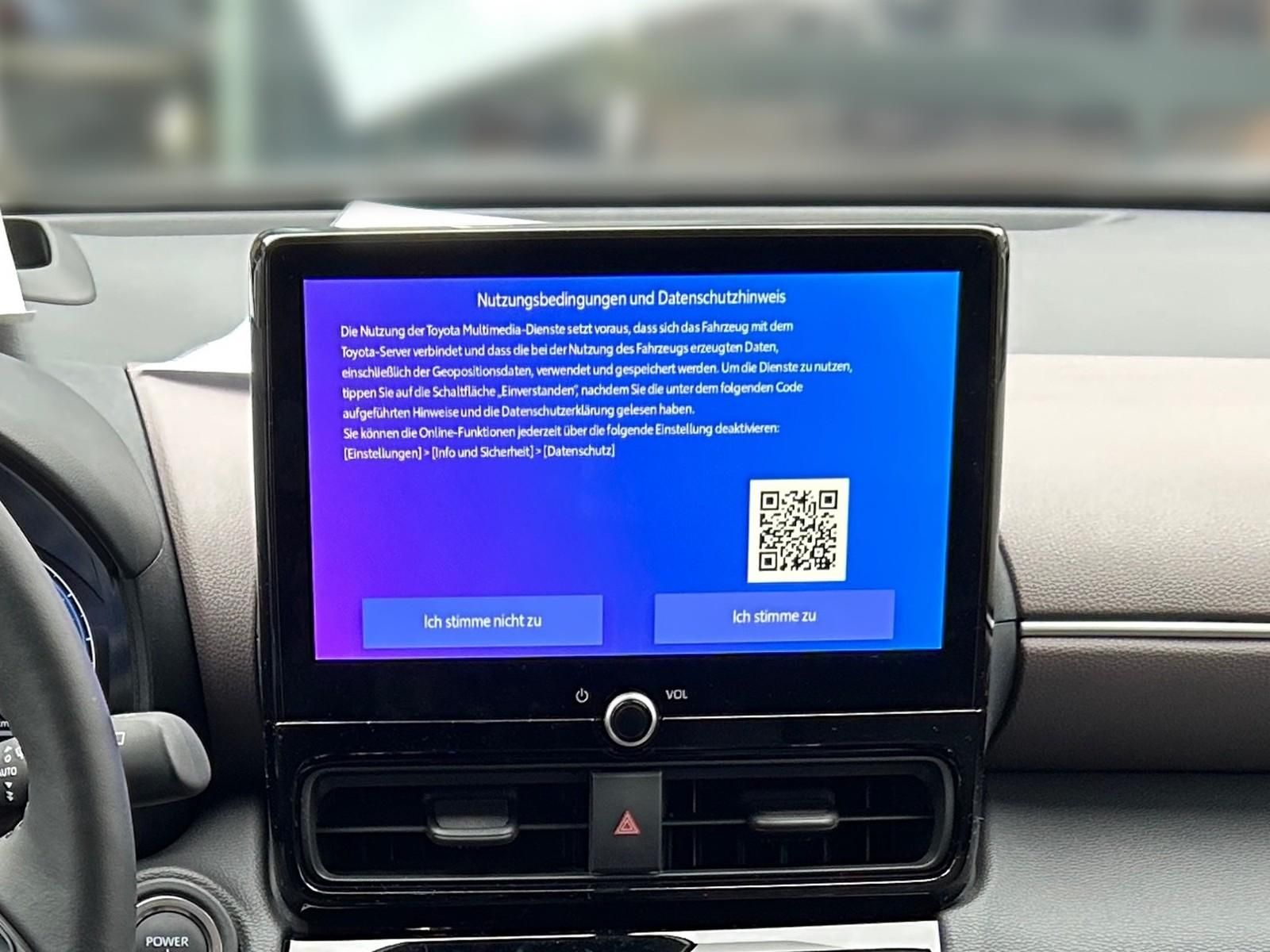 Toyota Yaris Cross + Advanced Technik- Safety Paket + J