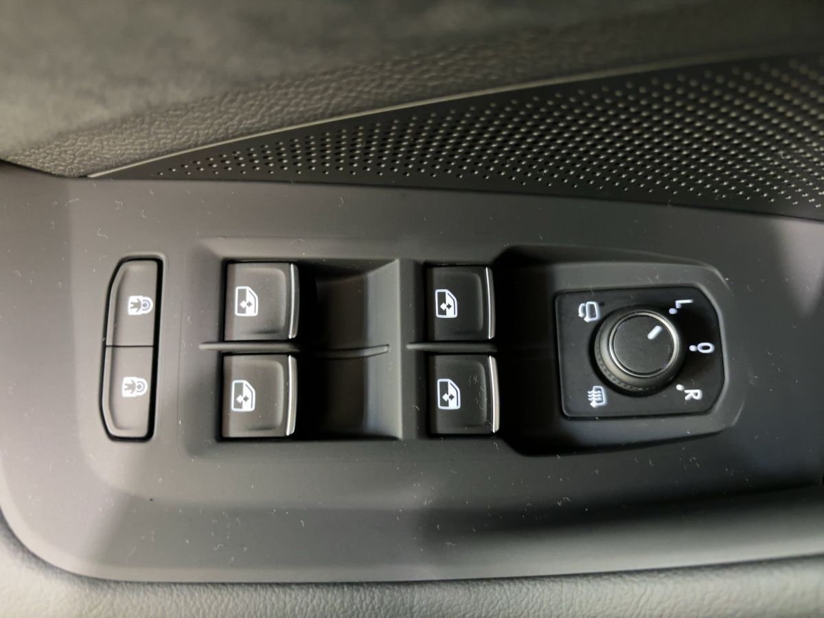 Volkswagen Passat Variant R-Line 1,5 eHybrid DSG AHZV PANO