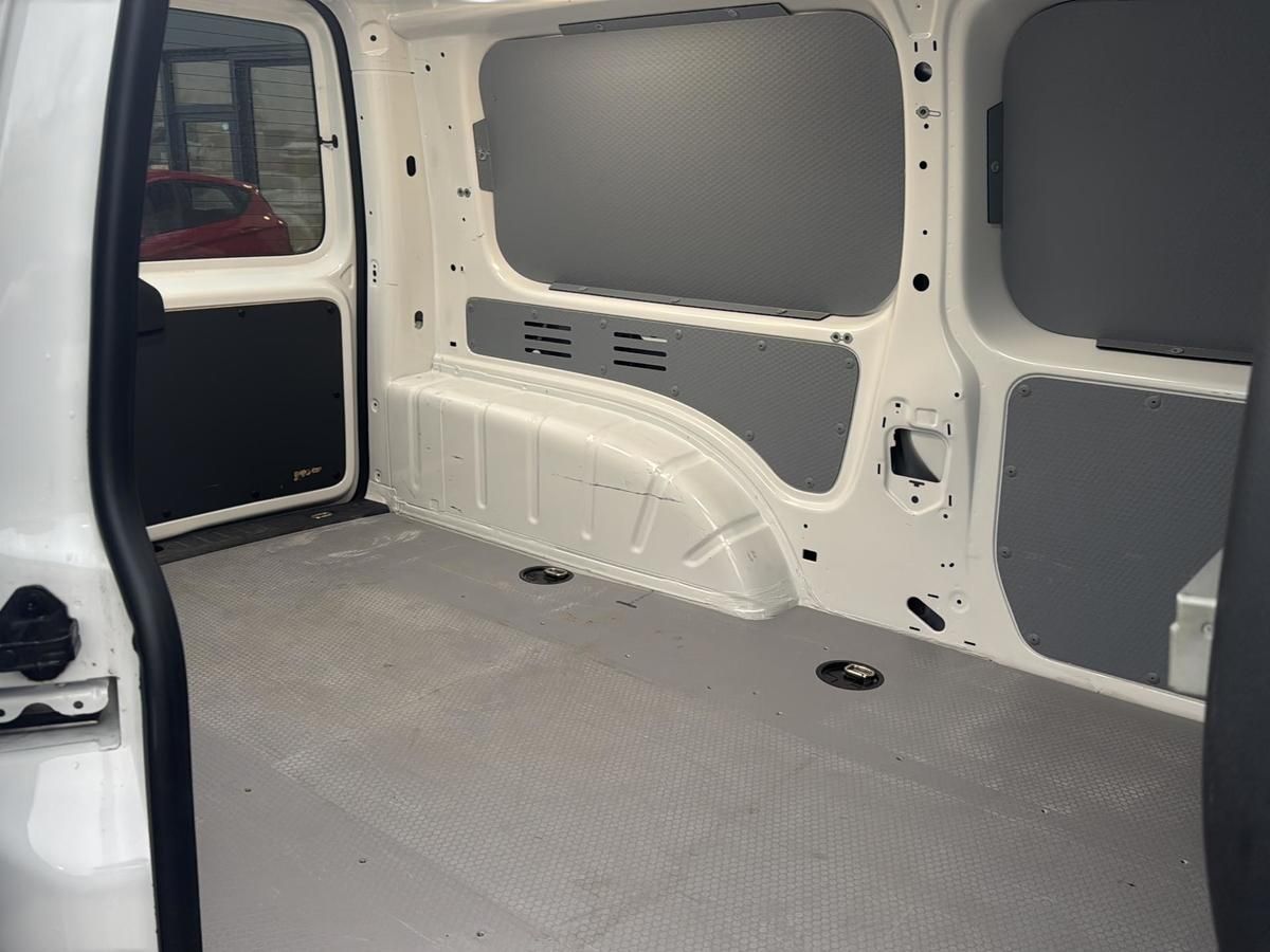 Volkswagen Caddy Maxi 2.0 TDI - Samsaru's Car Outlet