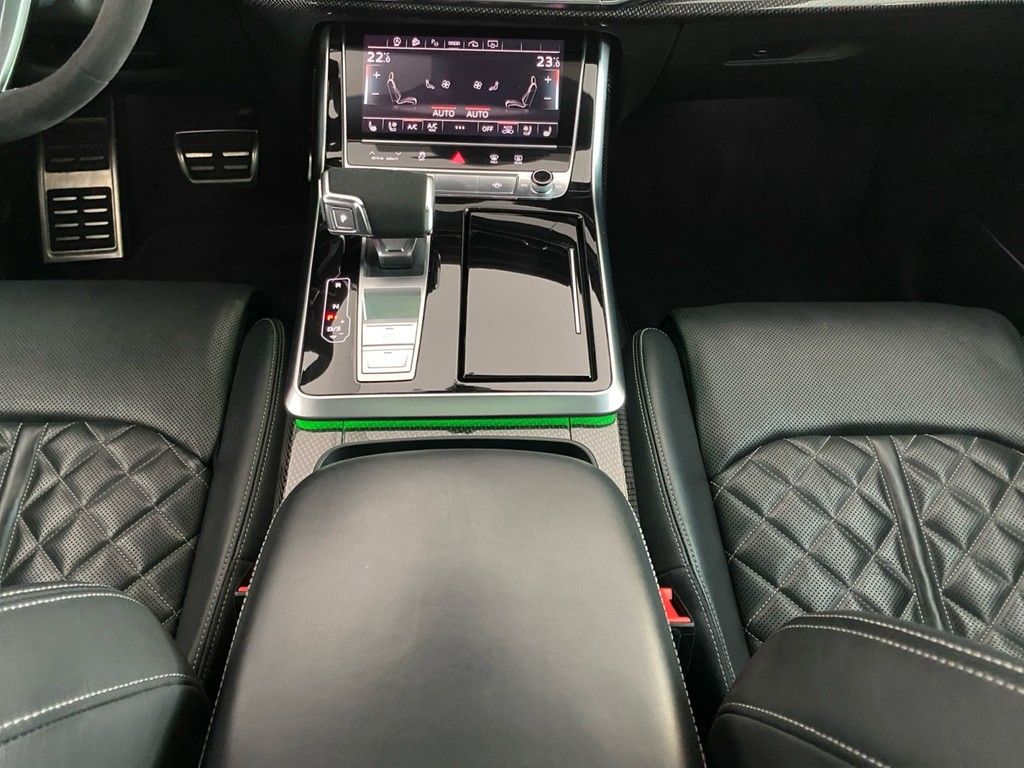 Audi Q8 50 TDI quattro S line PANO+AHK+CARBON+ACC+B&O