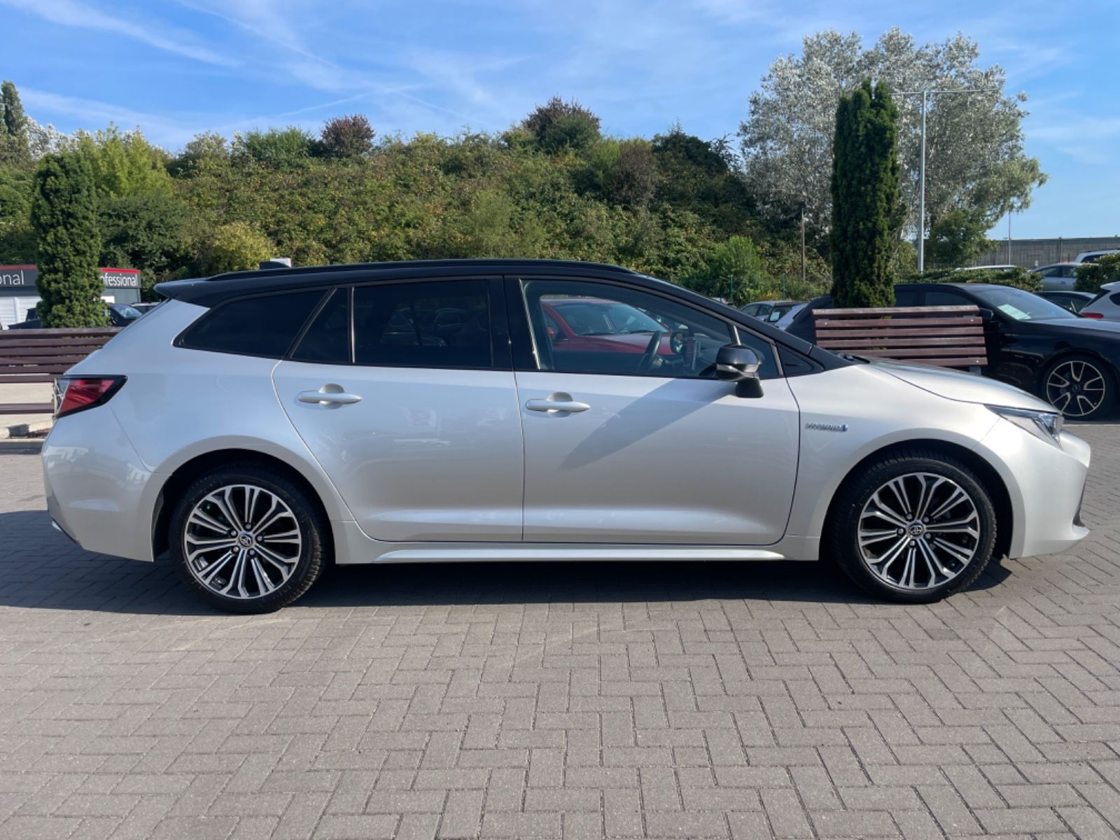 Toyota Corolla Touring Sports Hybrid - Samsaru's Car Outlet