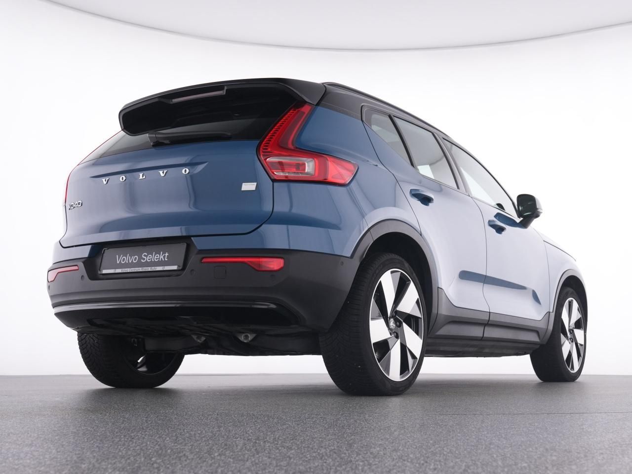 Volvo XC40 PURE ELECTRIC ULTIMATE AHK+LM 20''+MET+360°