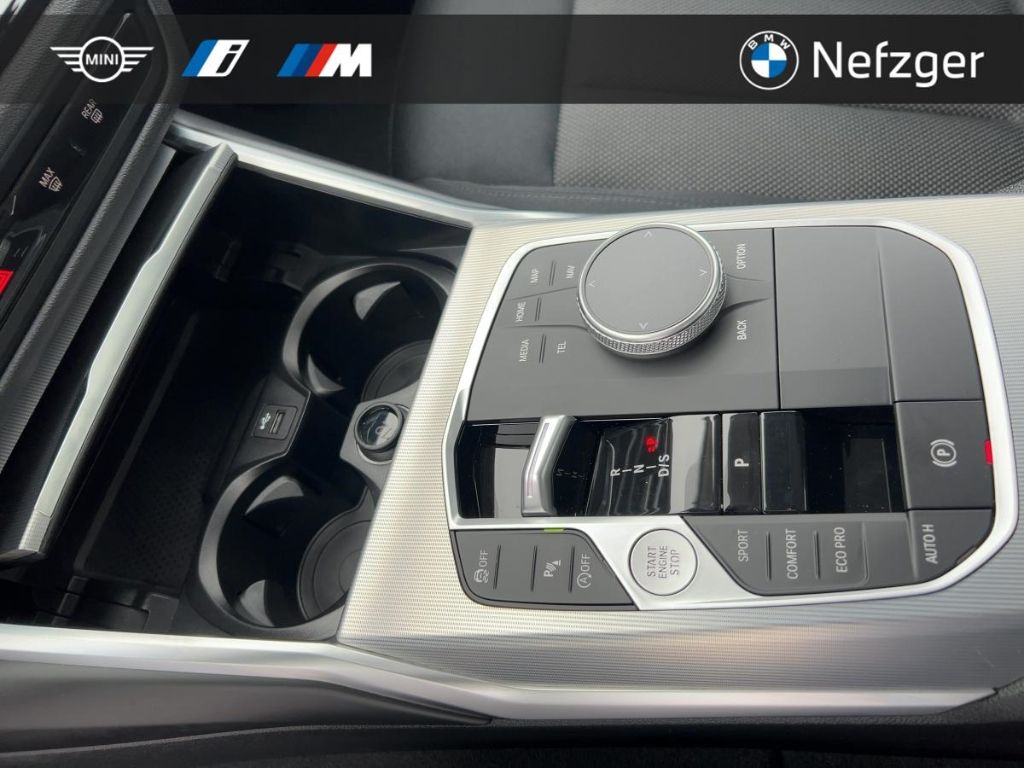 BMW 320 i xDrive Limousine Park-Assistenzsystem