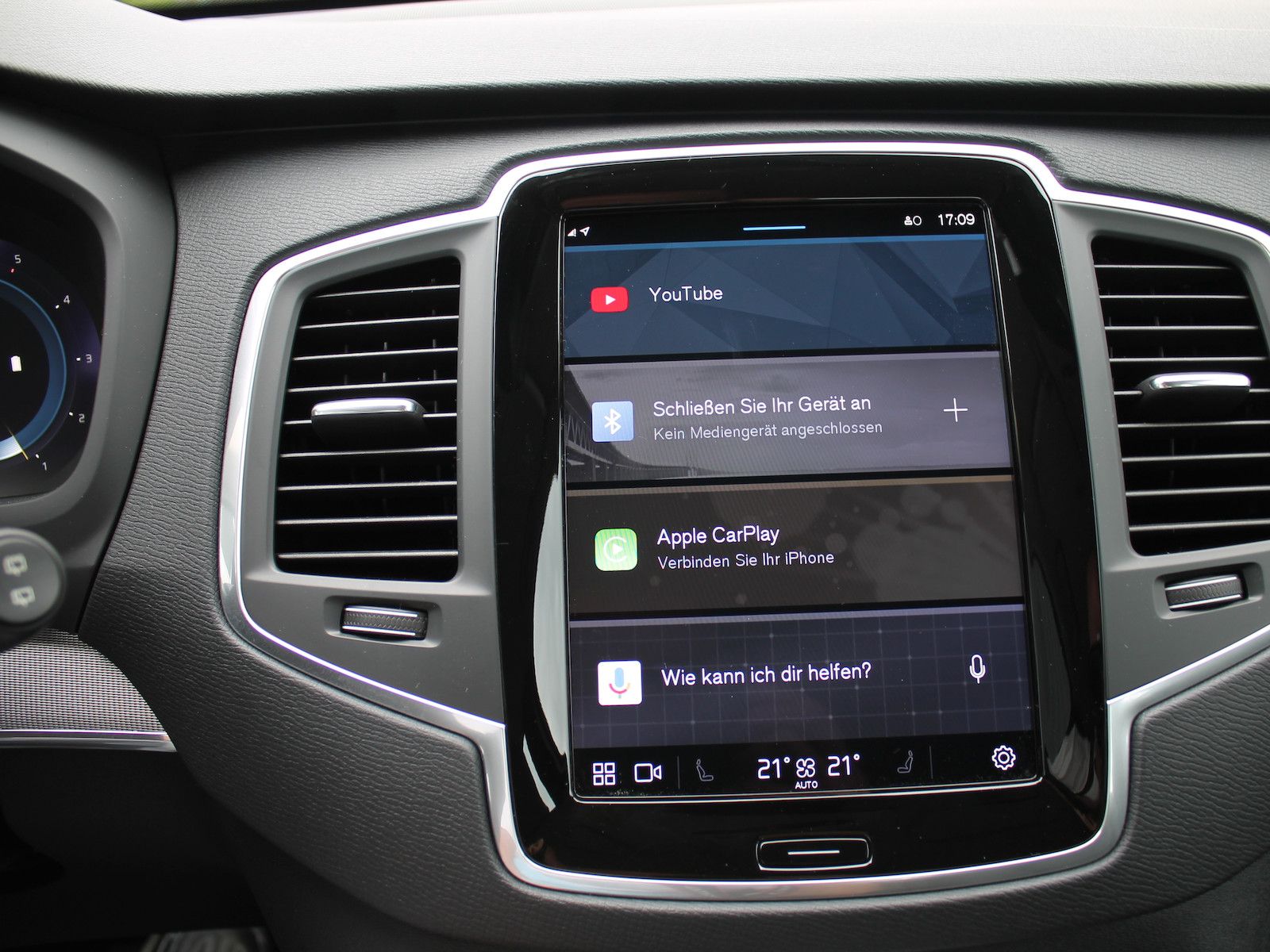Volvo XC90 Core AWD - Samsaru's Car Outlet