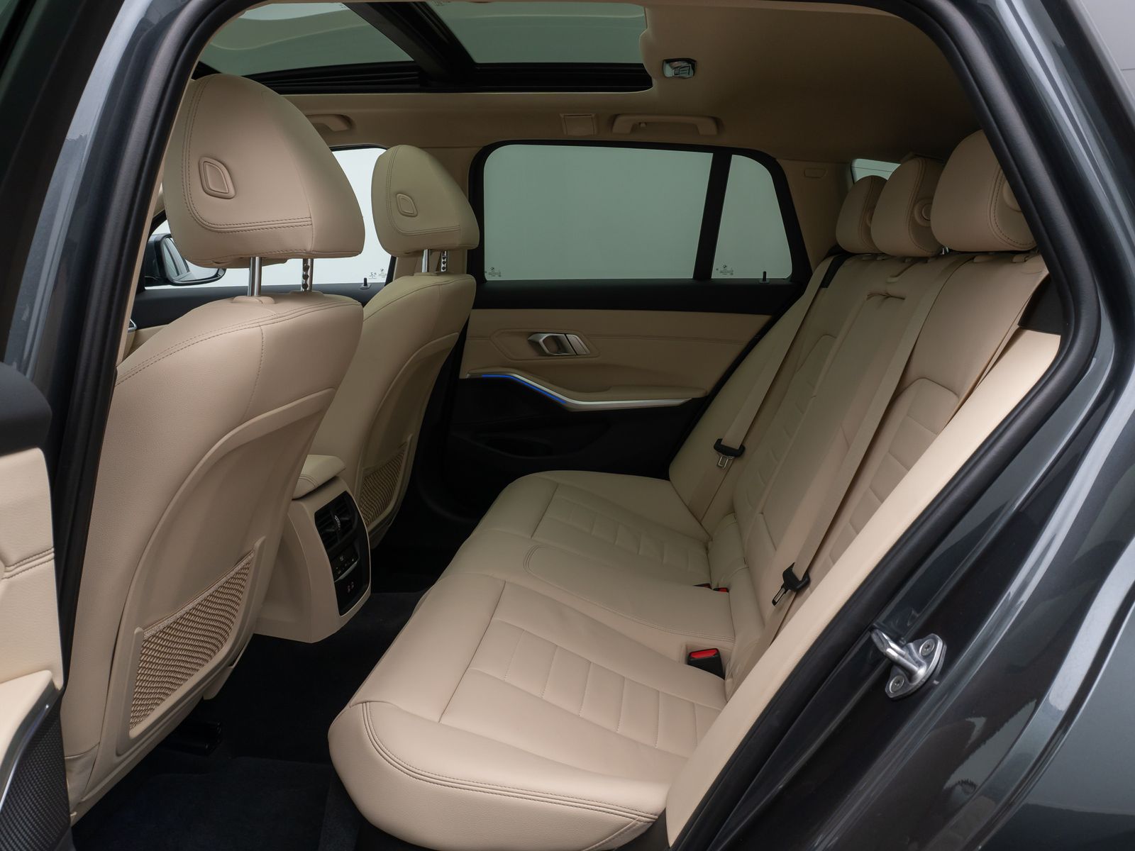 BMW 320d Luxury Line - Samsaru's Car Outlet