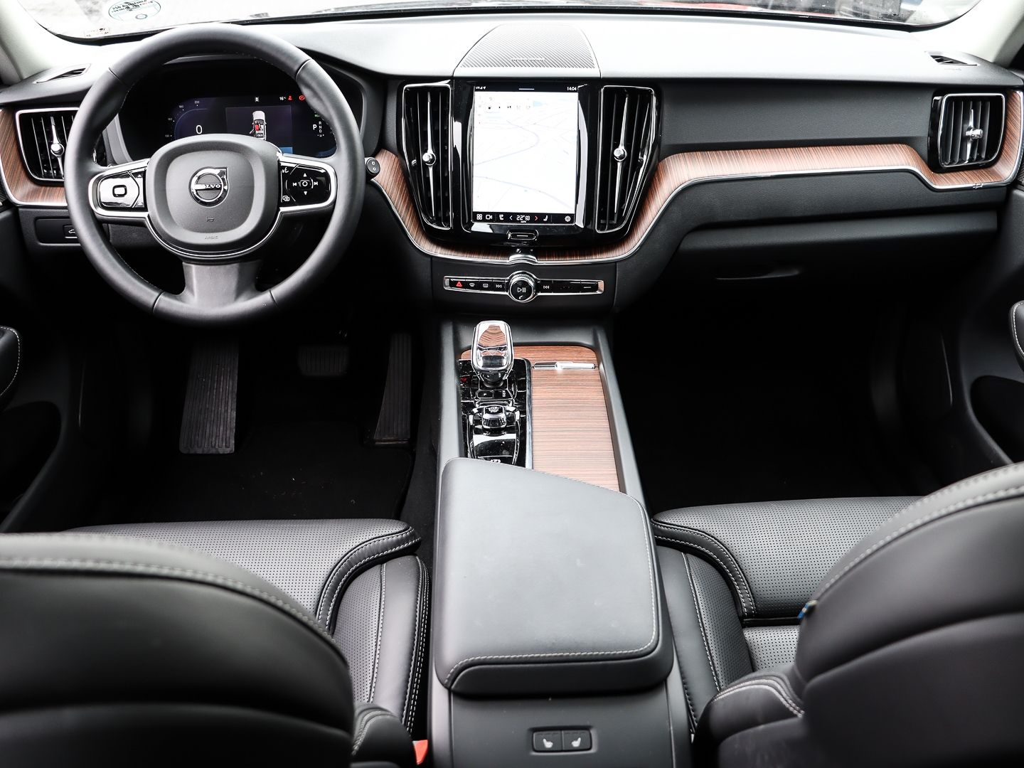 Volvo XC60 Plus Dark Recharge Plug-In Hybrid AWD T8 Tw