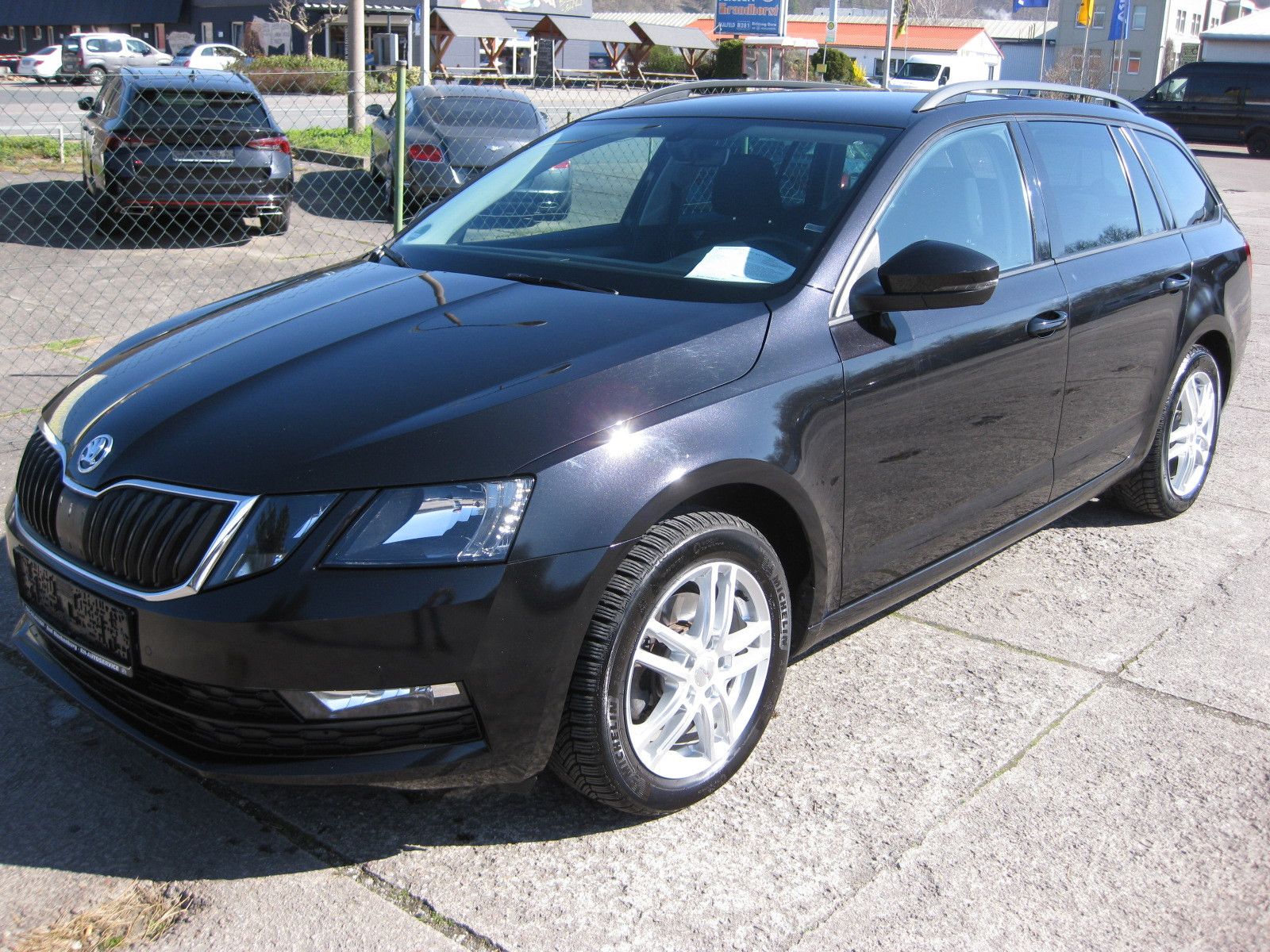 Skoda Octavia Combi - Samsaru's Car Outlet