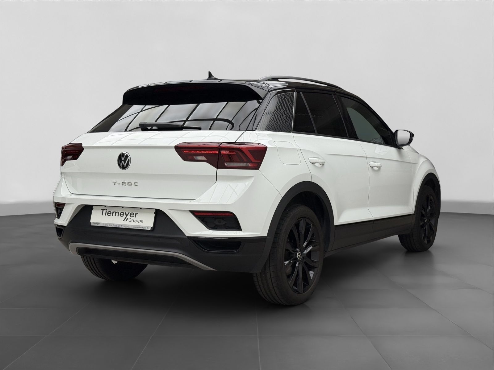 Volkswagen T-Roc 1.5 TSI SPORT BLACK - Samsaru's Car Outlet