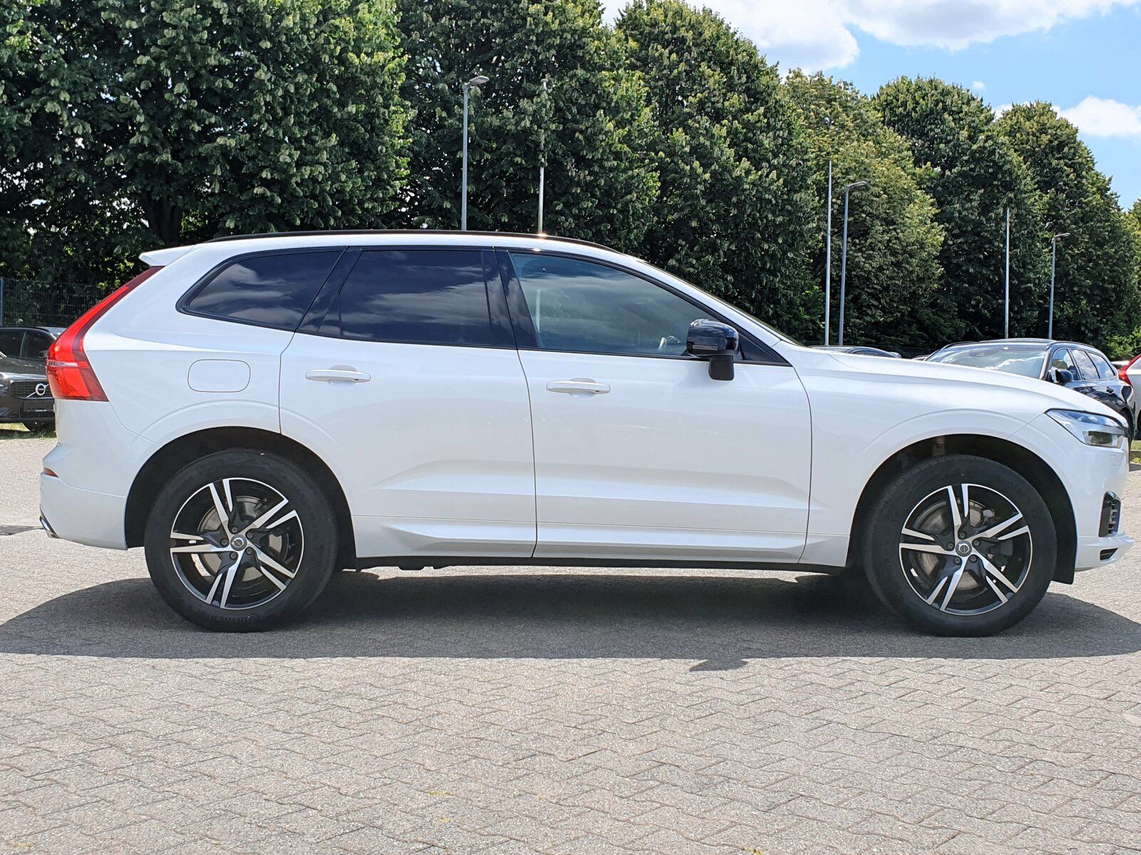 Volvo XC60 T6 Twin Engine AWD R Design - Samsaru's Car Outlet