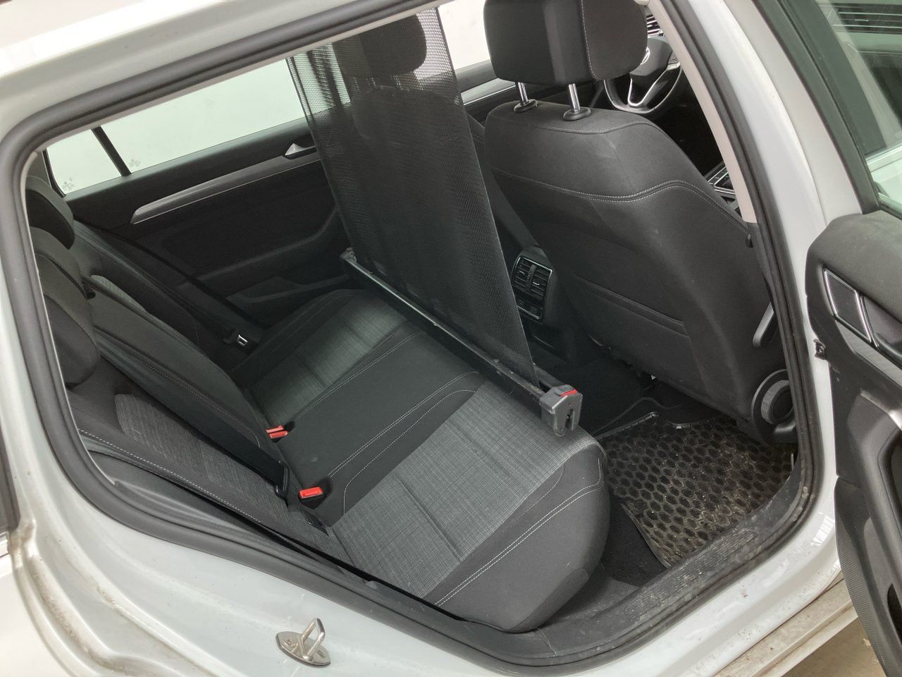 Volkswagen Passat Variant 2.0 TDI Business - Samsaru's Car Outlet