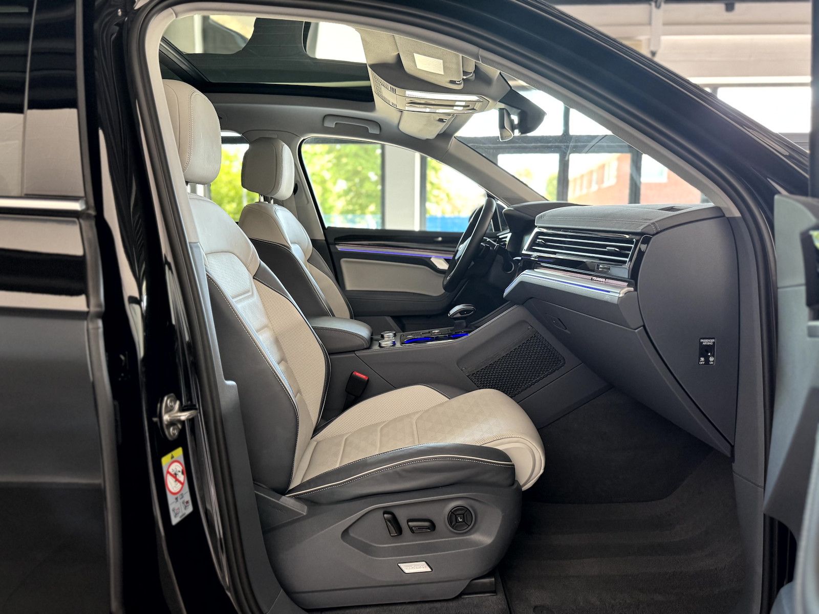 Volkswagen Touareg 3.0 TDI Elegance 4Motion - Samsaru's Car Outlet