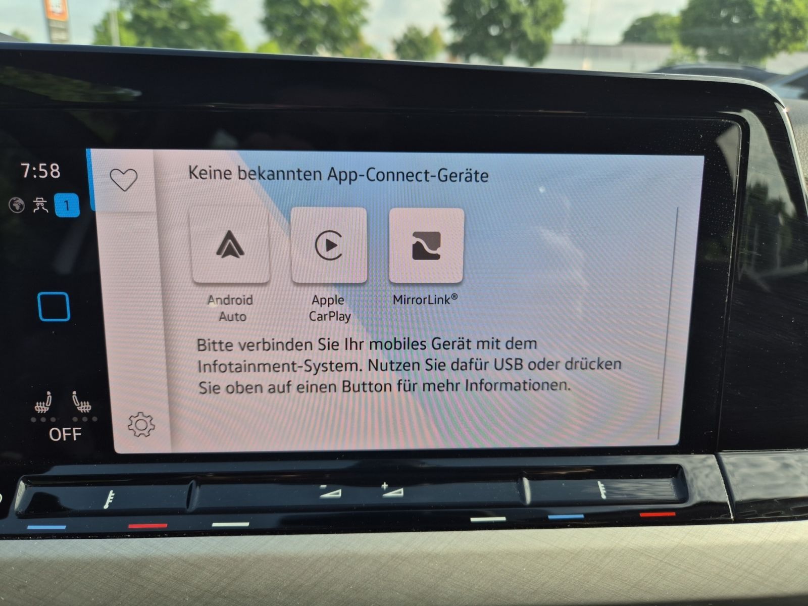Volkswagen Golf Life 1.5 TSI - Samsaru's Car Outlet