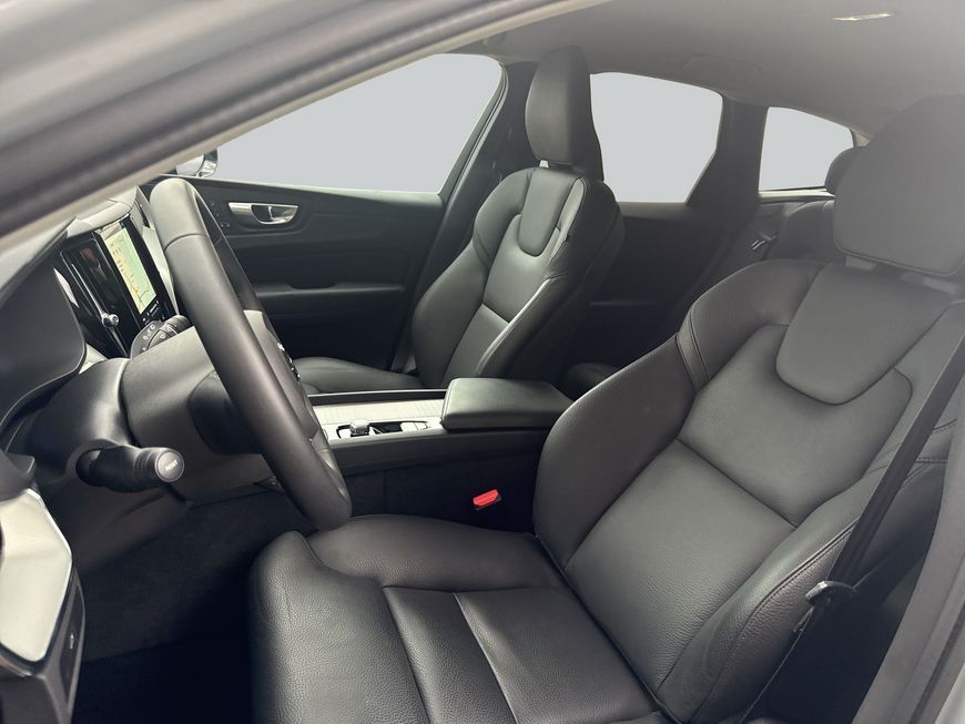 Volvo XC60 B4 D AWD Plus Dark Licht Drive Ass 360°View