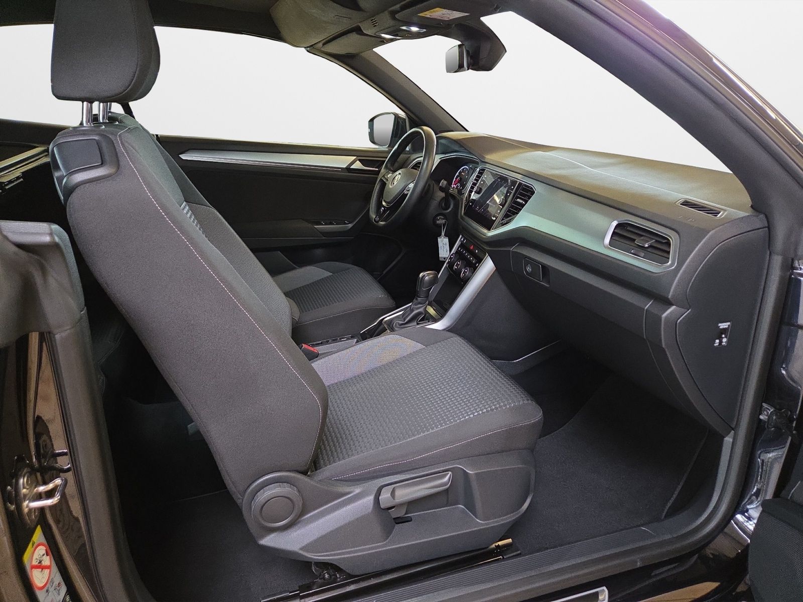 Volkswagen T-Roc 1.5 TSI DSG Active - Samsaru's Car Outlet