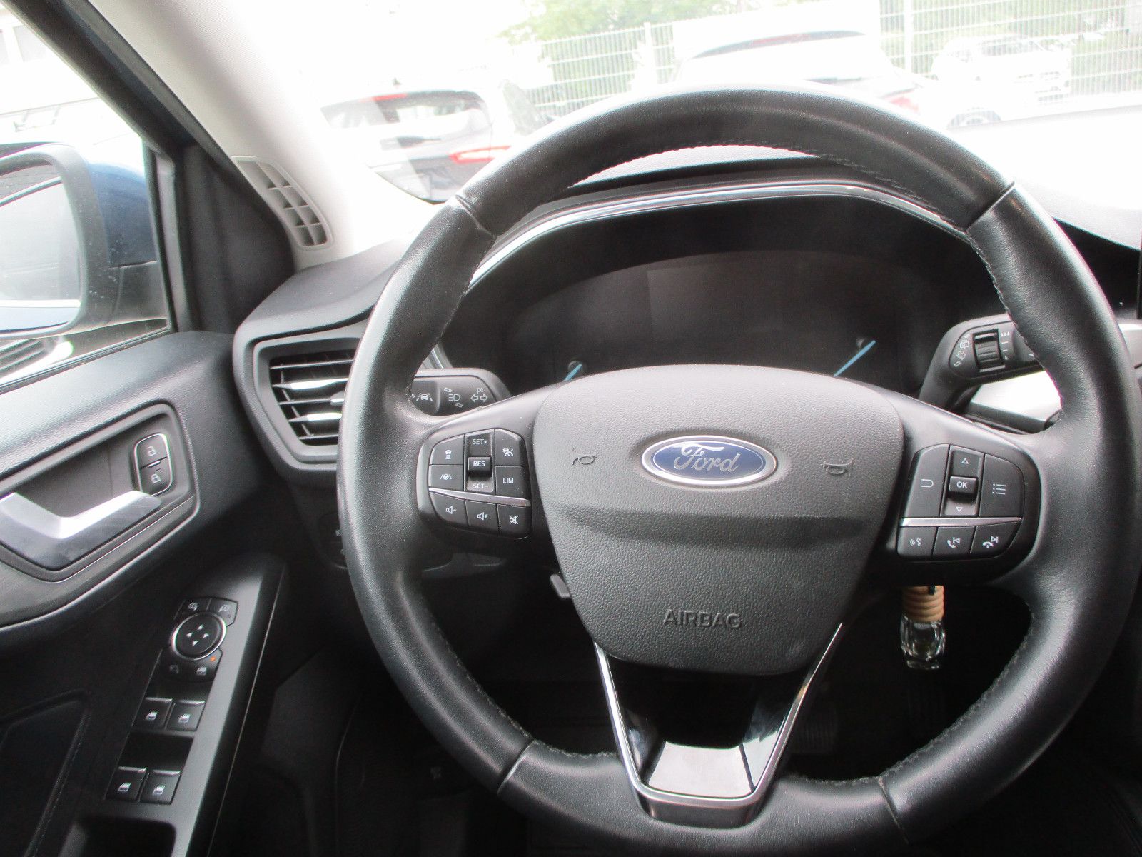 Ford Focus 2,0 - Samsaru's Car Outlet