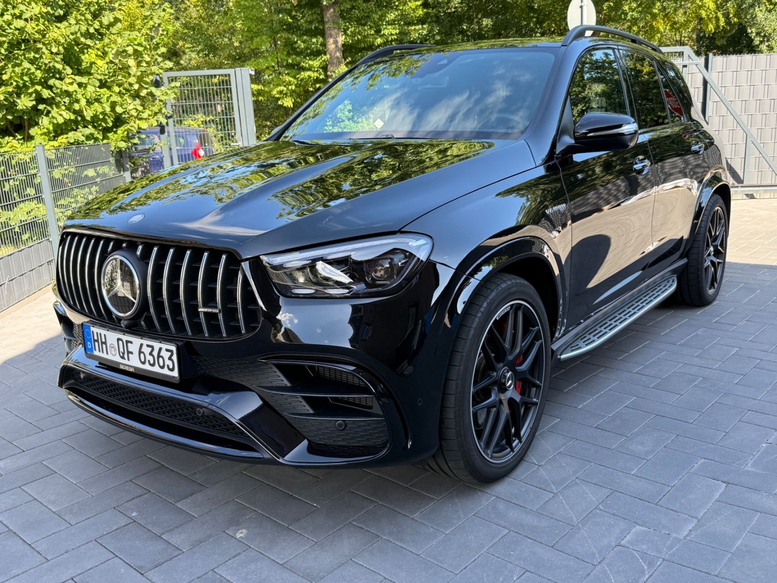Mercedes-Benz GLE 63 AMG Black Red Seats Carbon