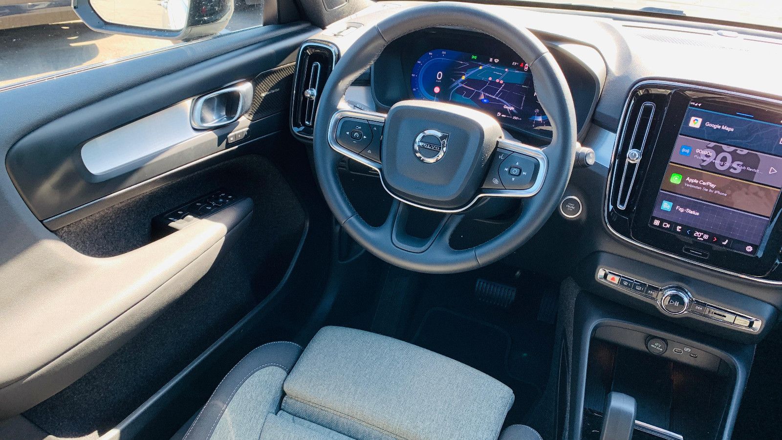 Volvo XC40 B3 Aut. Plus Dark - Samsaru's Car Outlet