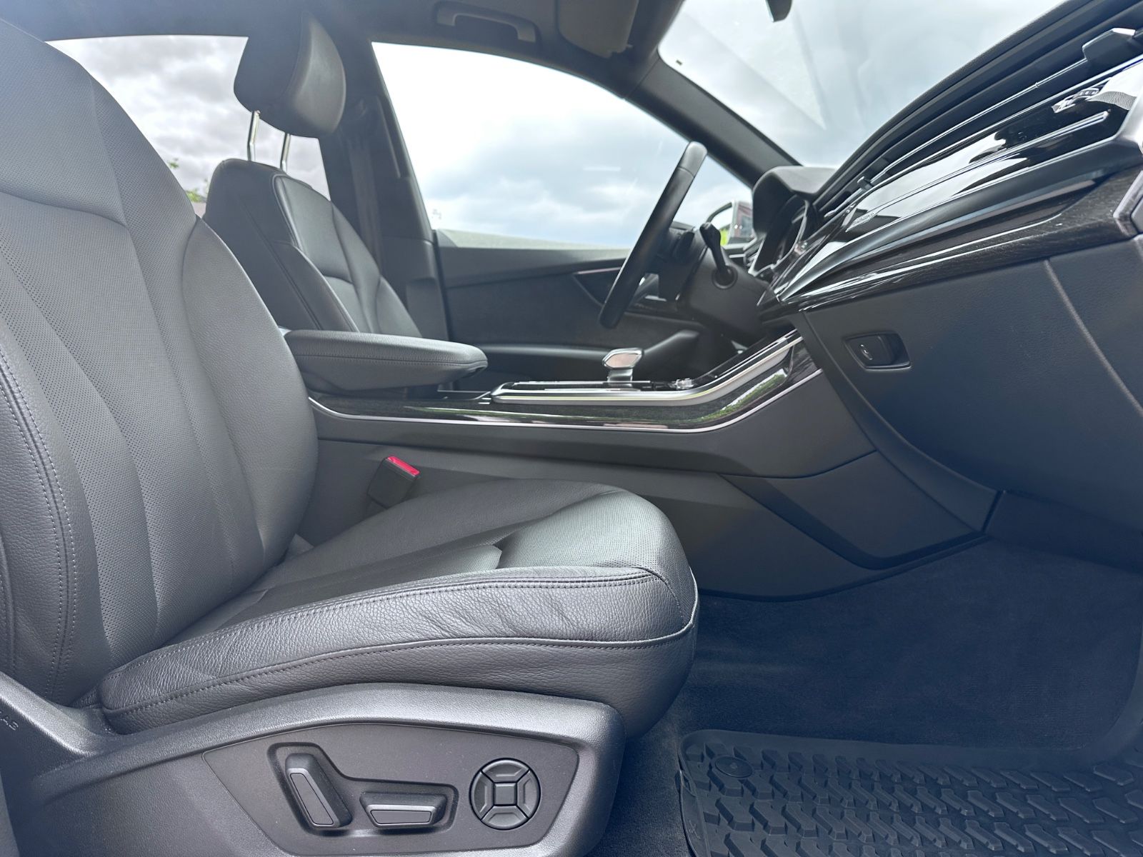 Audi Q8 50 TDI quattro S-Line - Samsaru's Car Outlet