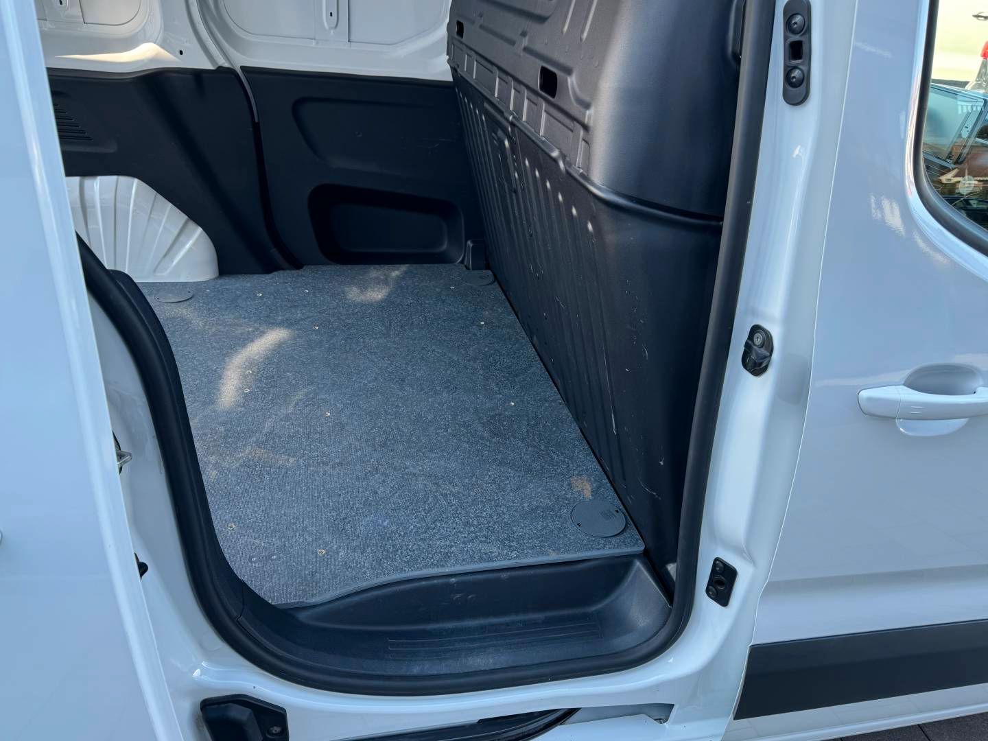 Opel COMBO CARGO 1.5D AT8 - Samsaru's Car Outlet
