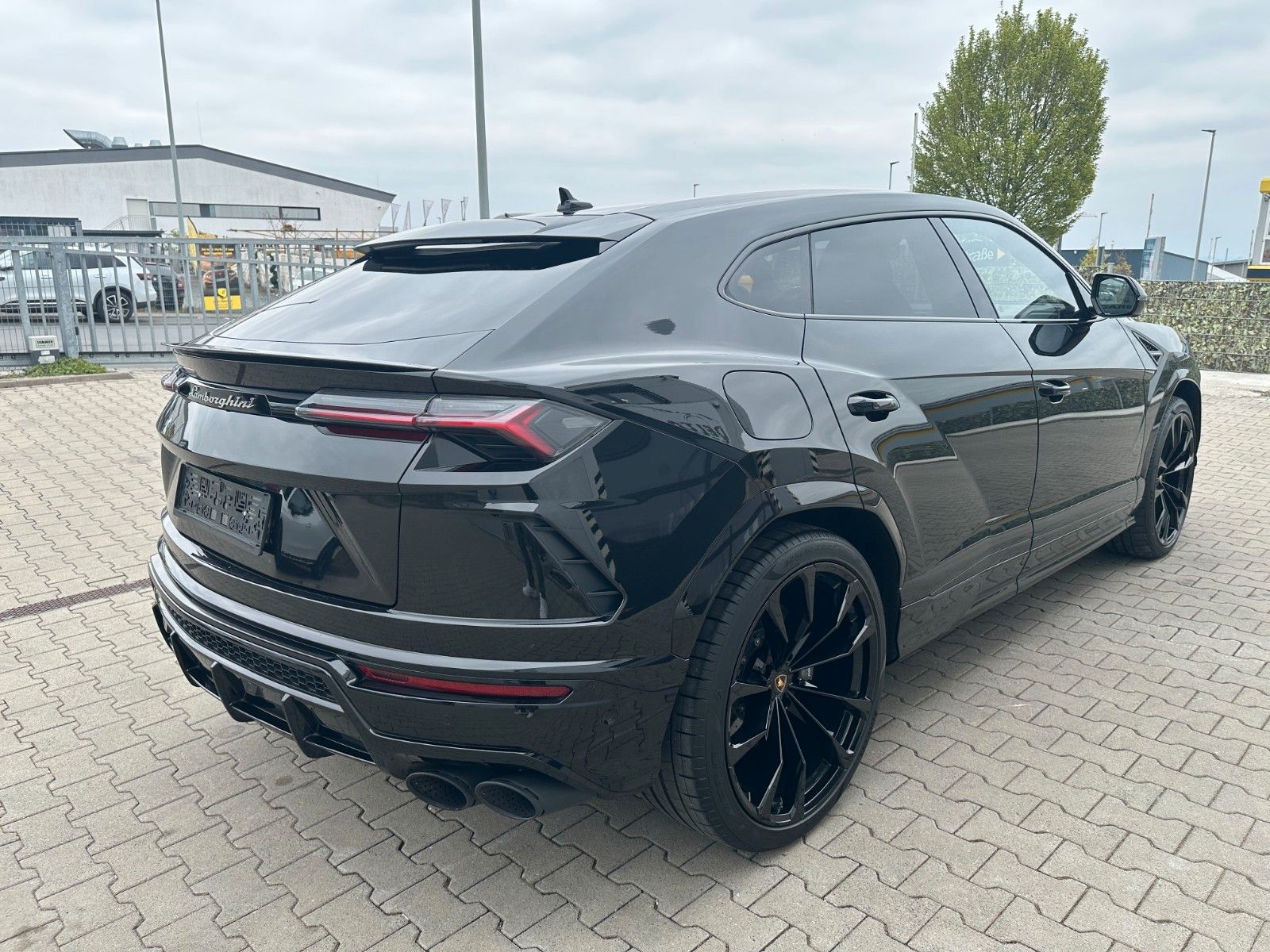 Lamborghini Urus 4.0 V8 - Samsaru's Car Outlet