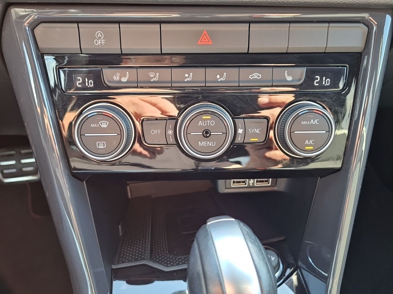 Volkswagen T-Roc 2.0 TDI Sport 4Motion - Samsaru's Car Outlet