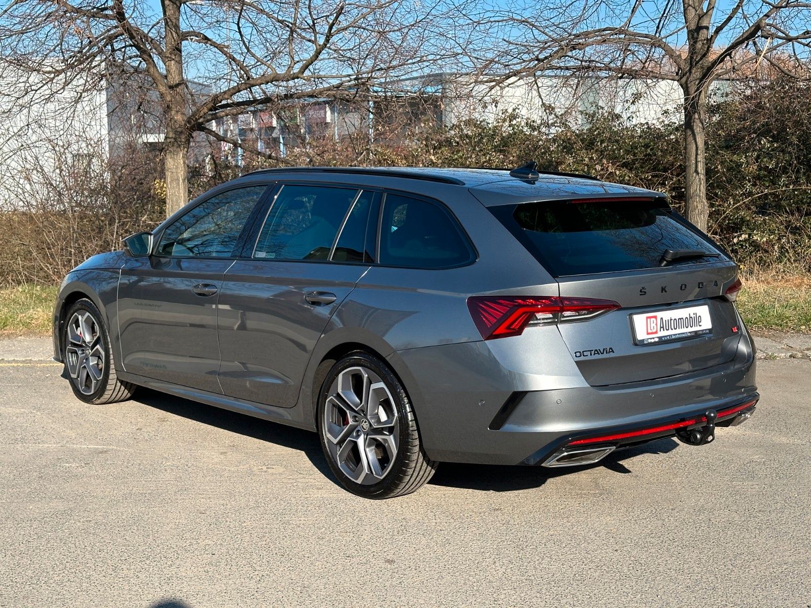 Skoda Octavia Combi RS 2.0TSi DSG - Samsaru's Car Outlet