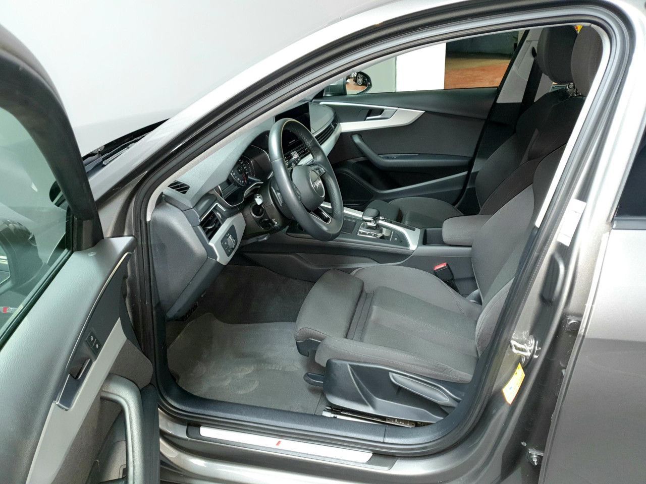 Audi A4 Avant 35TFSI S tronic S line - Samsaru's Car Outlet