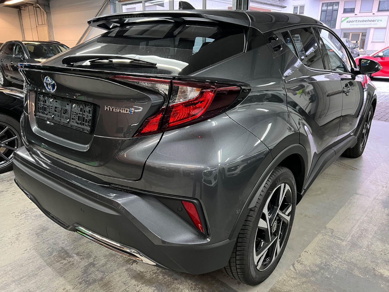 Toyota C-HR Hybrid - Samsaru's Car Outlet