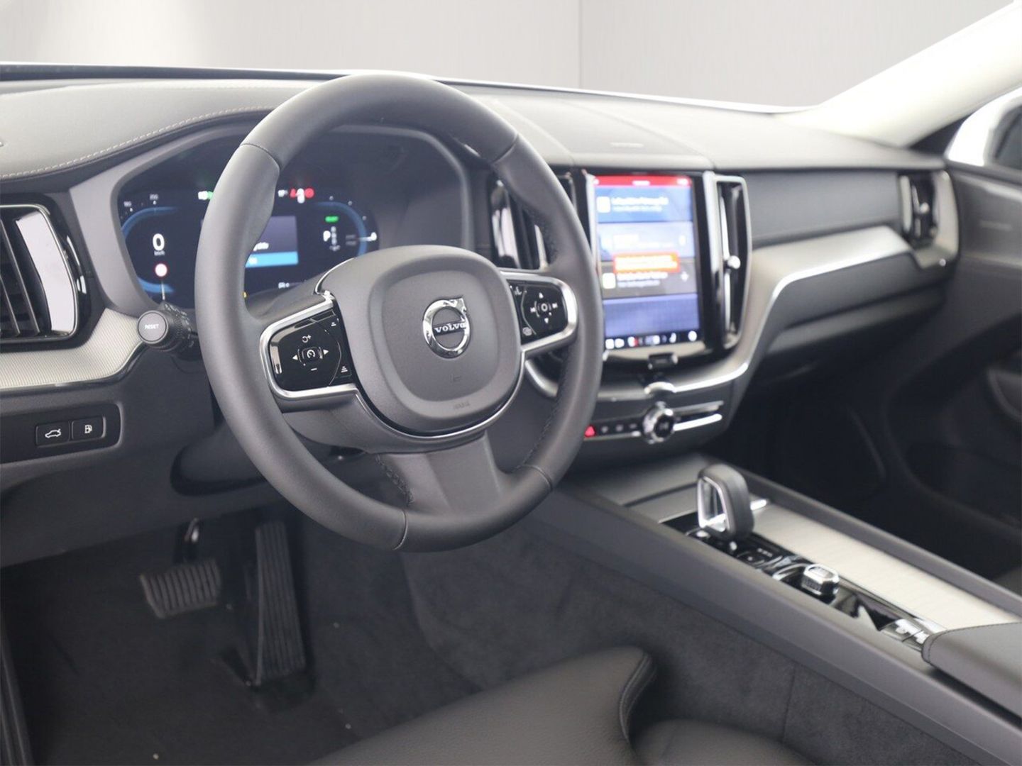 Volvo XC60 T8 Ultra Dark Recharge Plug-In Hybrid AWD - Samsaru's Car Outlet