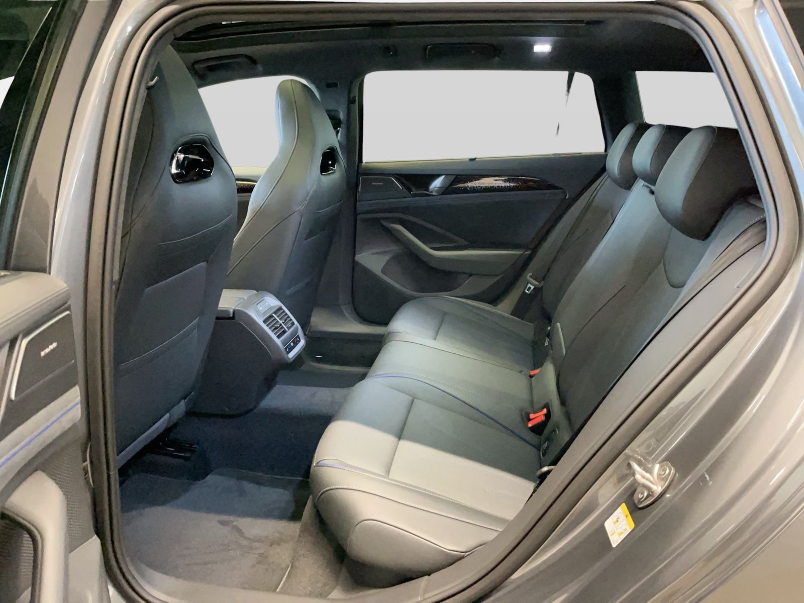 Volkswagen Passat Variant R-Line 2.0 TDI 4MOTION DSG 360 SD