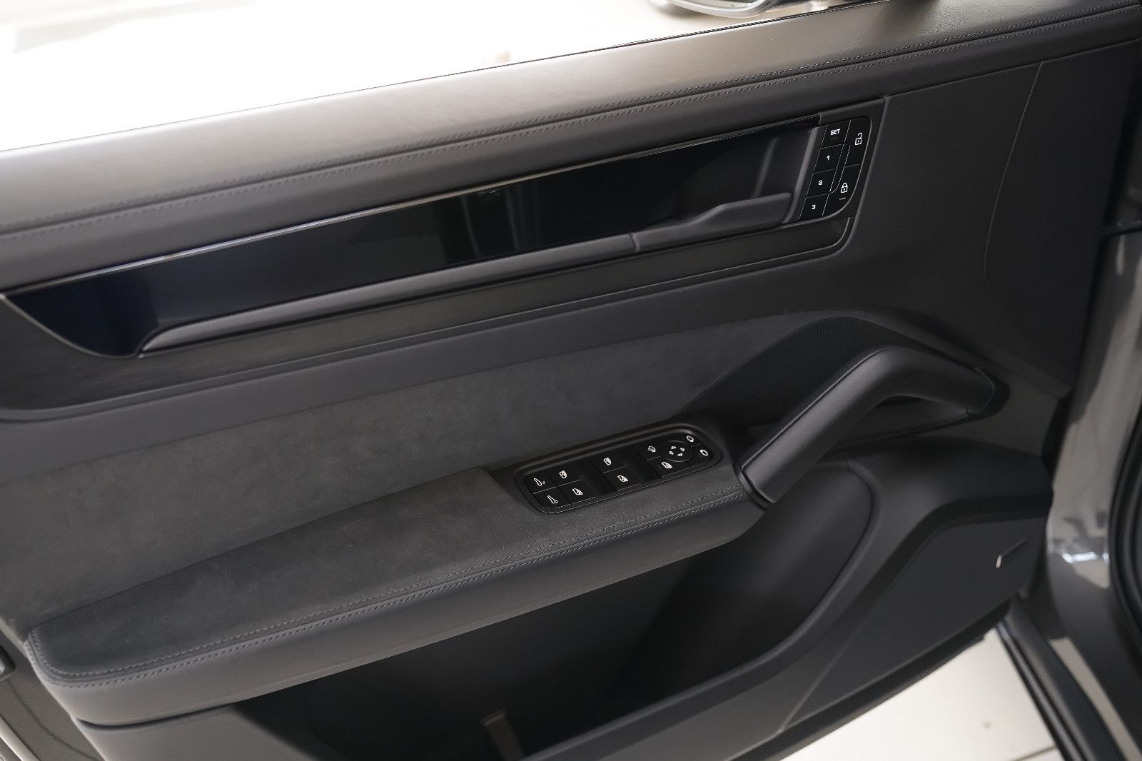 Porsche Cayenne GTS Hinterachslenkung 360 Pano AHK ACC