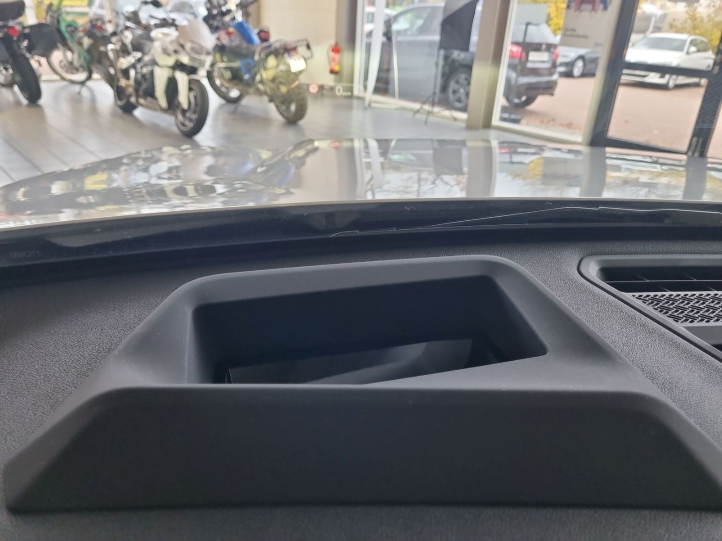 BMW X1 25e - Samsaru's Car Outlet