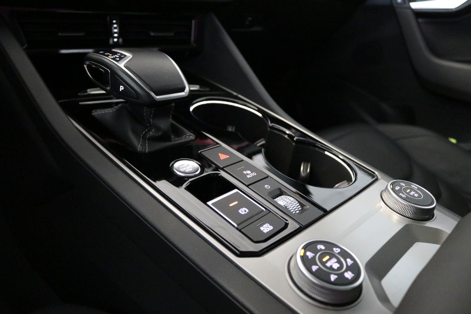 Volkswagen Touareg R-Line Luft AHK Matrix Pano 360° STHZ