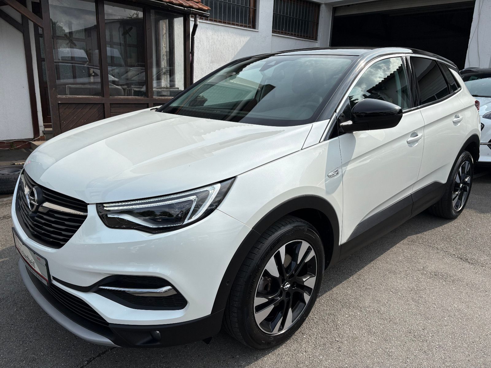 Opel Grandland 1.5 CDTI AUT Business Elegance - Samsaru's Car Outlet