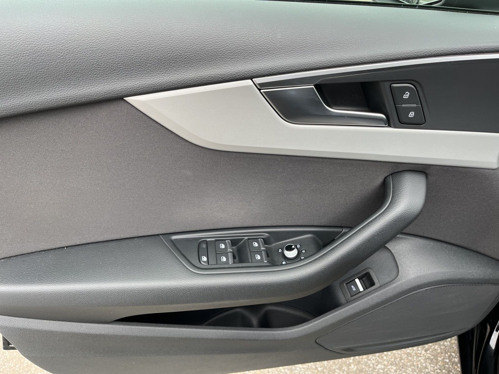 Audi A4 Avant 35 2.0 TDI - Samsaru's Car Outlet