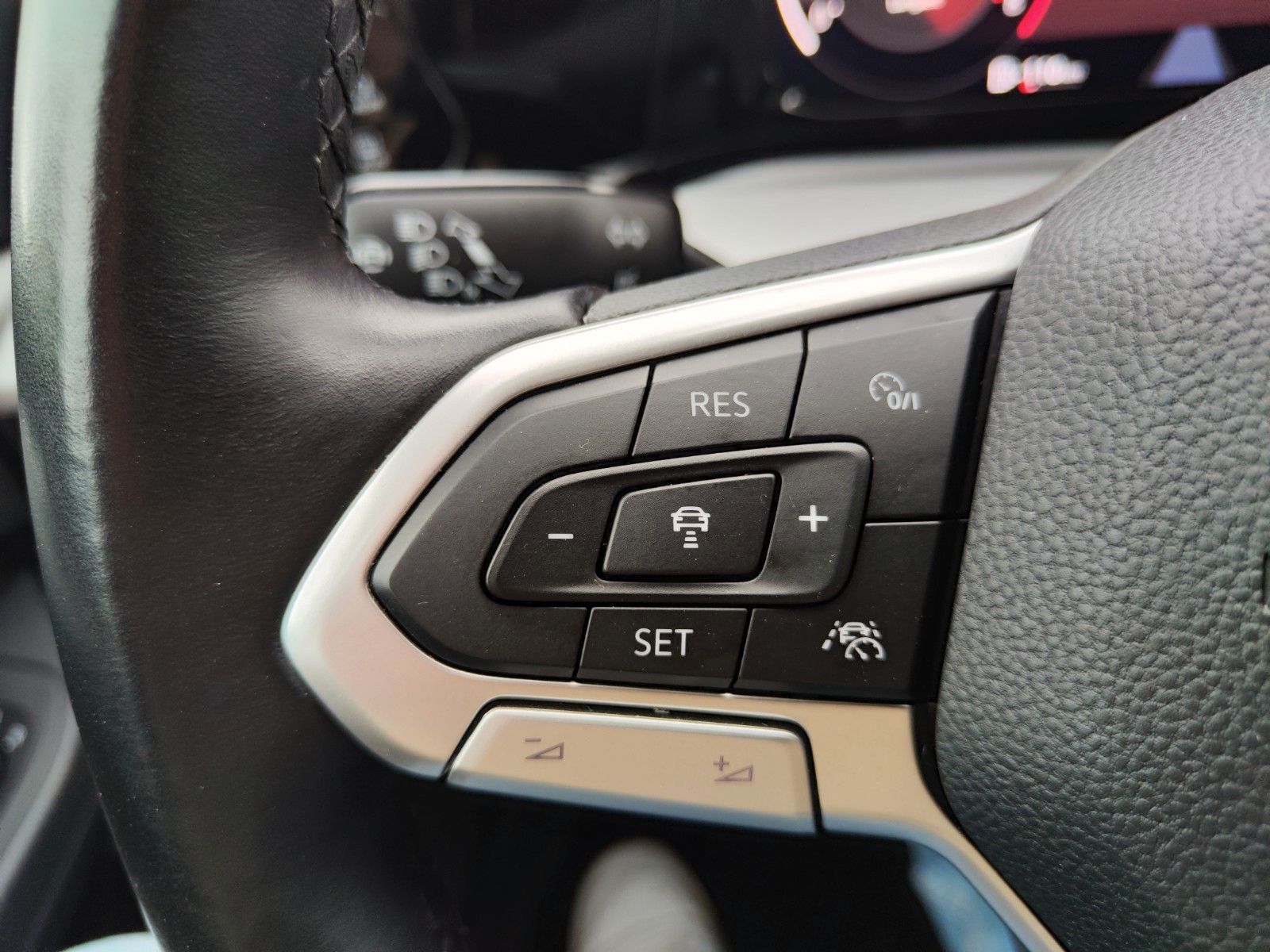 Volkswagen Golf VIII Variant 1.5 TSI - Samsaru's Car Outlet