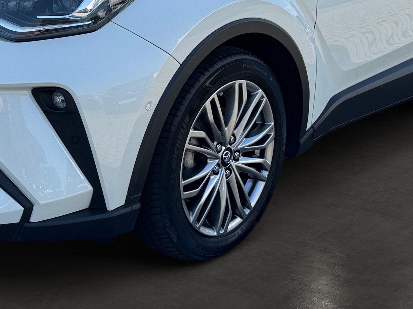 Toyota C-HR 2.0 Hybrid Lounge - Samsaru's Car Outlet