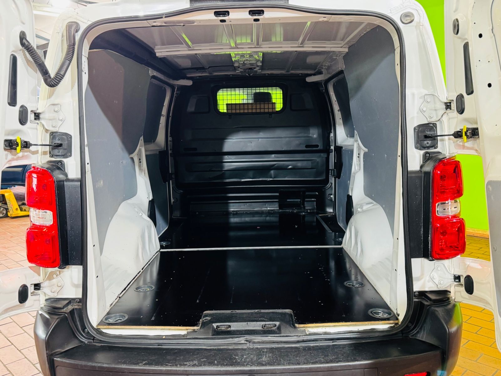 Peugeot Expert Kasten Premium - Samsaru's Car Outlet