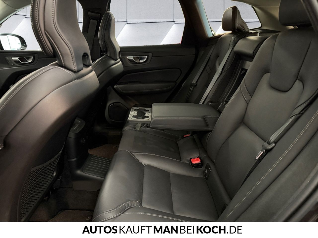 Volvo XC60 T6 Recharge AWD Plus Dark AHK PANO STDHz!